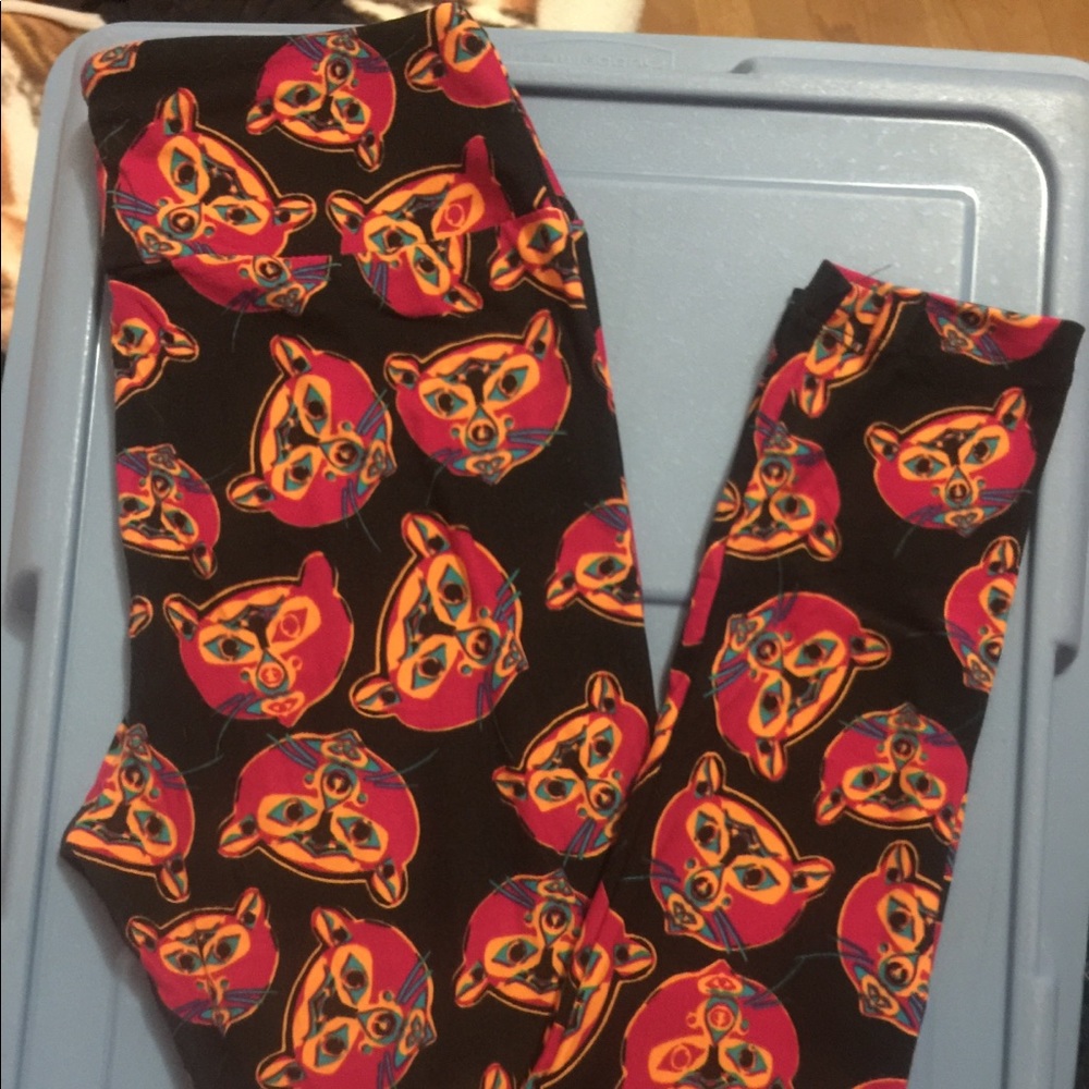One Size LuLaRoe leggings! Black with critters!